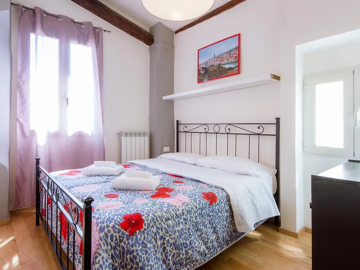 Benedetta Apartment Floransa