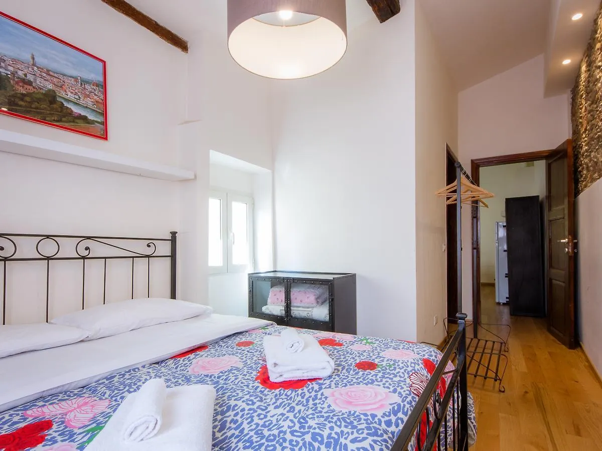 Benedetta Apartment Florence